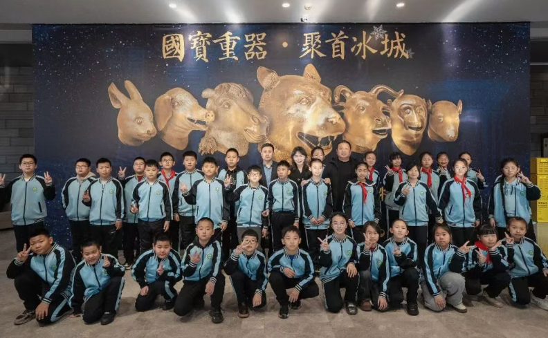 yl23455永利集团官网公益联合保利文化传播共启三精蓝瓶“幸福1+1”儿童守护计划